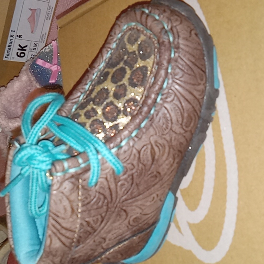 Kids twister shoes